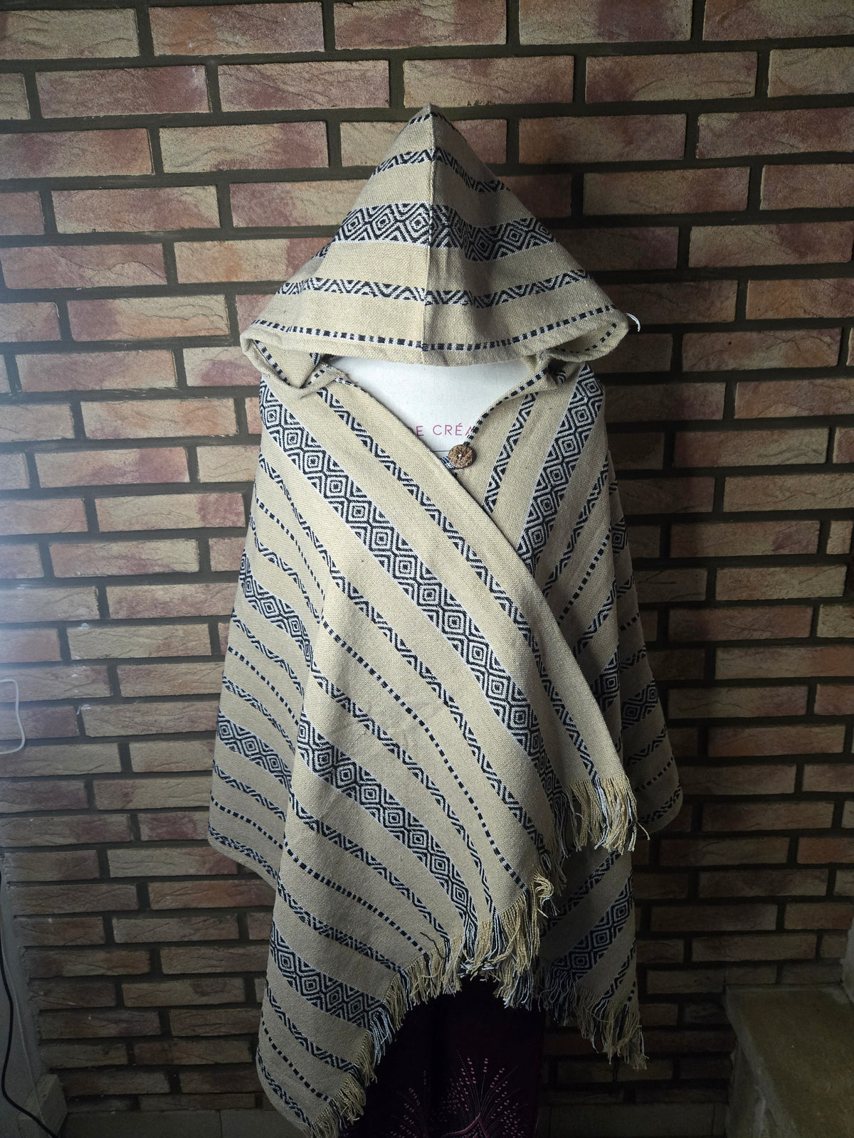 Poncho Écharpe Bohème Artisanal Thaï – Coupe Confort & Capuche