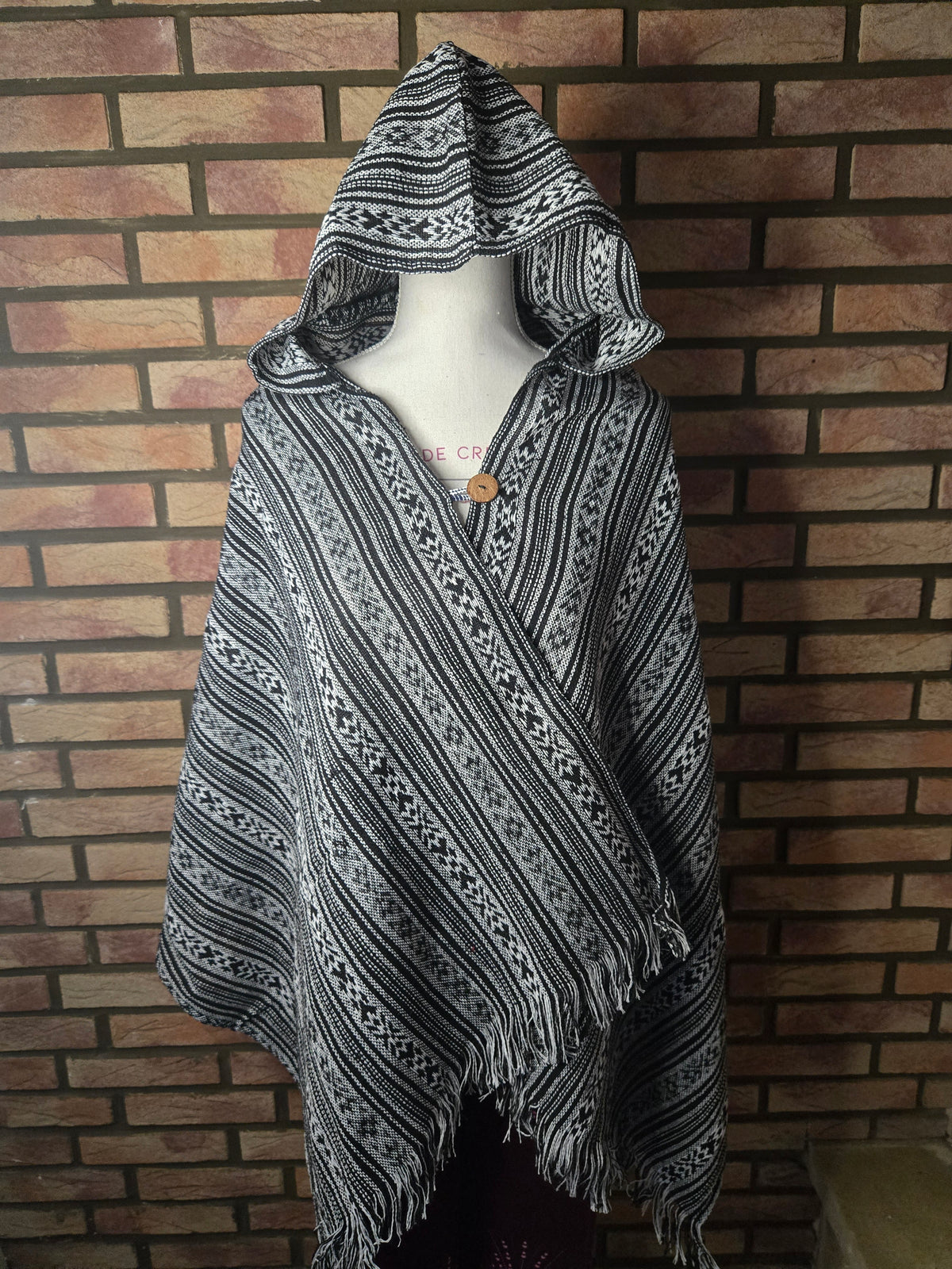 Poncho Écharpe Bohème Artisanal Thaï – Coupe Confort & Capuche