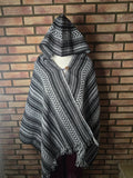 Poncho Écharpe Bohème Artisanal Thaï – Coupe Confort & Capuche