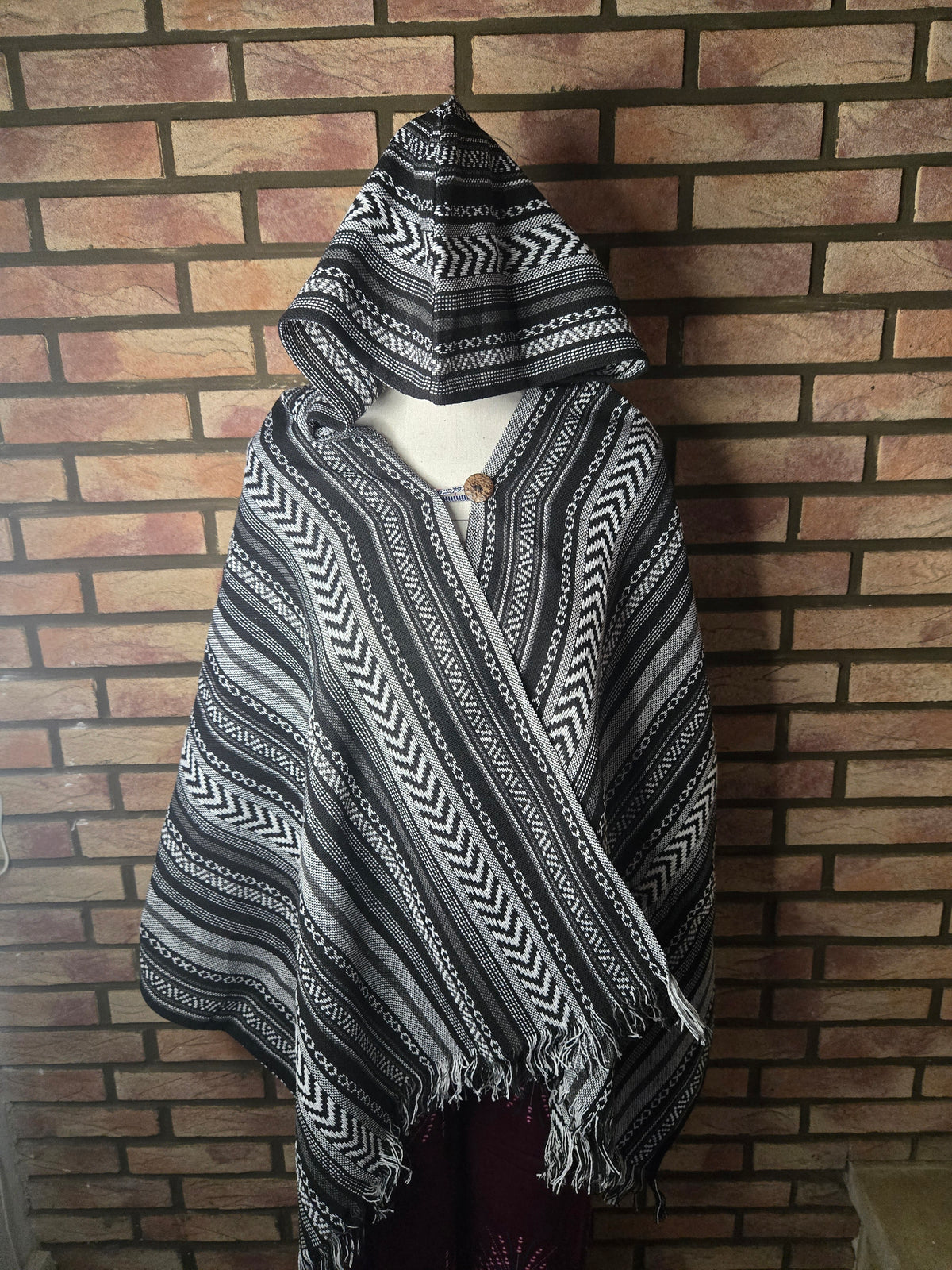 Poncho Écharpe Bohème Artisanal Thaï – Coupe Confort & Capuche